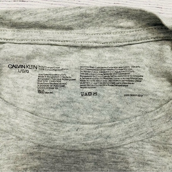 *Free with Purchase* Calvin Klein - NWOT Kids Grey Tee - Picture 6 of 7